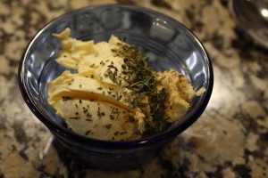 Mix the margarine, garlic, basil, dill, and parsley together.