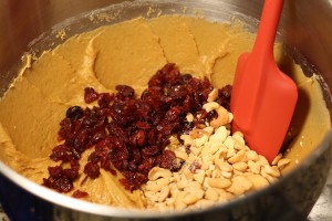 Add the cranberries and cashews to the mixing bowl.