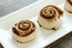 Plate cinnamon rolls